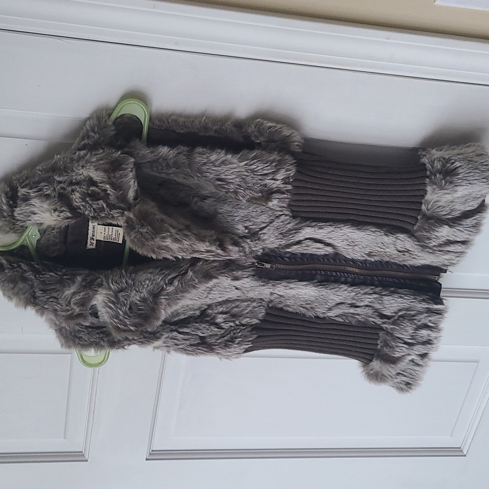 Sweater vest with fur - Picture 2 of 6